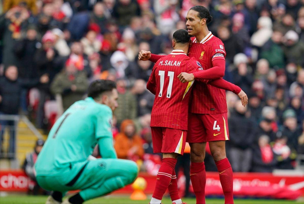 巴萨险胜曼联,范戴克梅开二度法甲 巴萨险胜曼联,范戴克梅开二度法甲